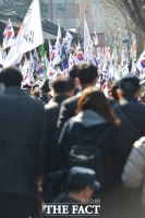[TF포토] 탄핵심판 임박…'헌재 압박하는 보수단체'