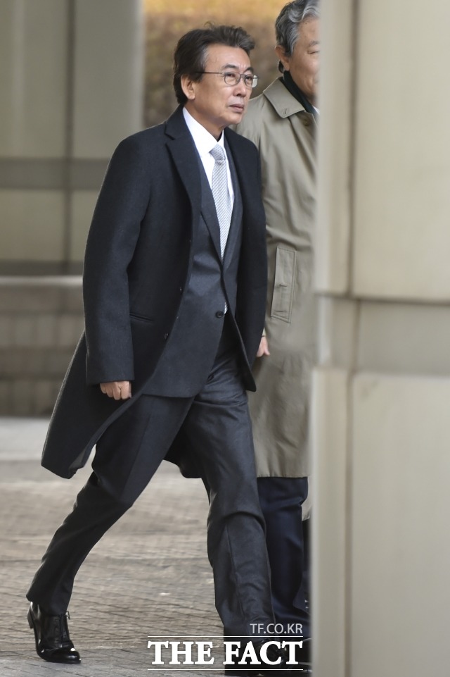 사진은 지난 2015년 1월 19일 정윤회 씨가 서울중앙지법으로 가토 다쓰야 일본 산케이신문 전 서울지국장의 2차 공판에 증인 출석하던 당시. /더팩트DB