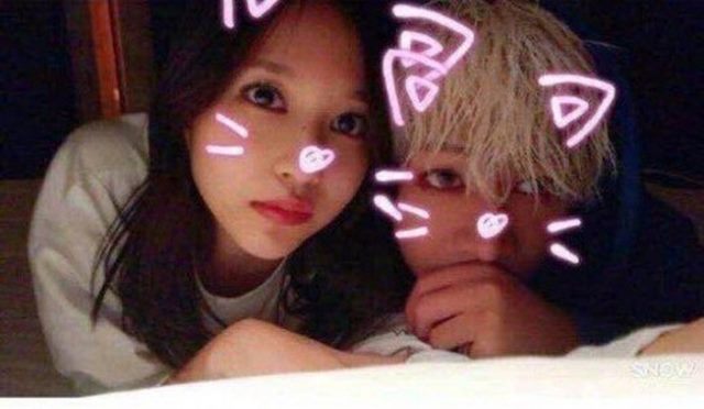 미나(왼쪽) 뱀뱀이 찍은 셀카가 유출됐다. /중국 온라인 커뮤니티