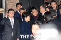  [TF초점] 친박계, 朴 파면으로 대동단결…한국당은 뒷짐?