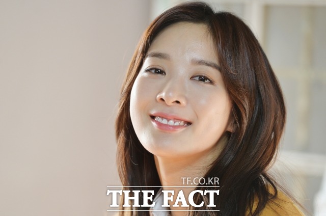 제 연기 보면서 제가 놀랐죠. 이청아는 해빙에서 조진웅과 연기 호흡을 맞췄다. 그는 미제연쇄살인사건으로 유명했던 경기도 화정시에서 간호조무사로 근무하며 헤픈 씀씀이가 의심쩍은 미연을 연기했다. /이덕인 기자