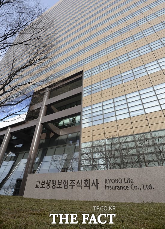 16일 금융감독원이 자살보험금 미지급과 관련해 삼성·한화생명에 대한 징계 수위를 낮추면서 교보생명만 영업 일부 정지 제재를 받게 됐다. /더팩트 DB