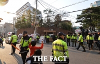 [TF사진관] 박근혜 전 대통령 자택 앞 '이모저모'