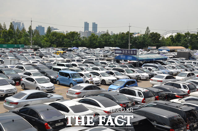 한 중고차 판매 업체에 따르면 50% 감가율을 보인 중고차를 사면 구입 가격 대비 높은 견적을 받고 되팔 수 있다. /더팩트 DB