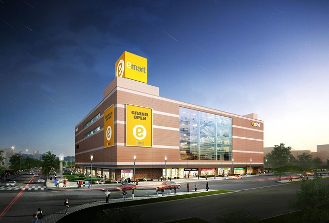 이마트는 23일부터 전국 147개 전 점포에서 판매하는 백숙용 생닭(1㎏) 가격을 5180원에서 5980원으로 800원(약 15%) 인상했다. /더팩트DB