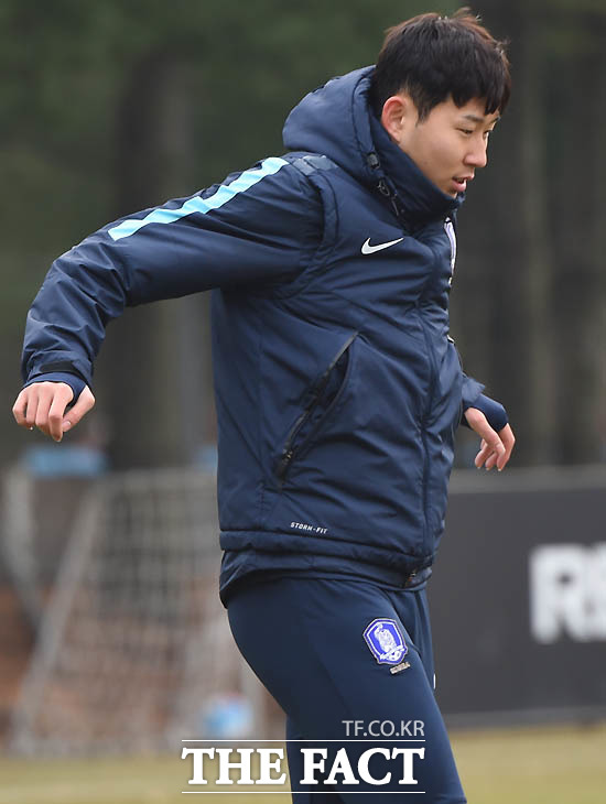 한국축구대표팀 손흥민이 시리아전을 앞두고 훈련을 하고 있다.