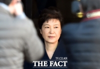  [TF초점] '구속 영장' 박근혜, 보수집결 촉매제?…정치권 엇갈린 반응