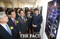 [TF포토] 대상 '파도치는 촛불민심' 등 한국보도사진전에 쏠린 관심
