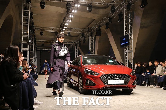현대자동차는 자동차와 패션을 융합한 이색적인 콘셉트로 주목을 받은 이날 행사를 동영상 채널 유튜브를 통해 생중계해 쏘나타 뉴 라이즈 누리꾼들에게도 홍보했다.