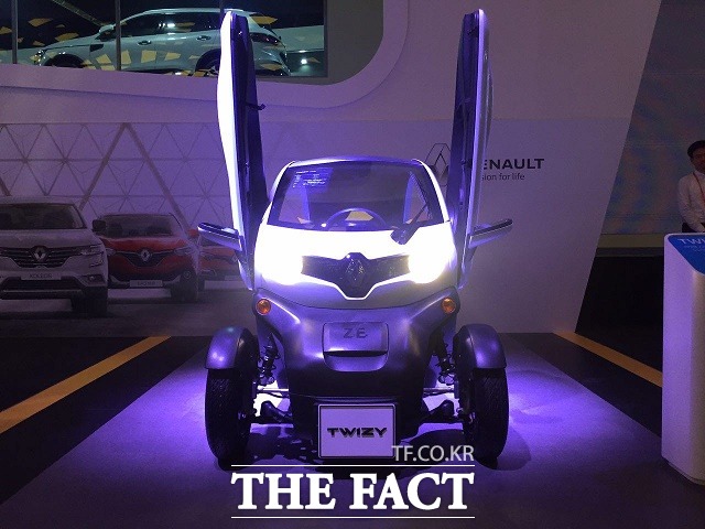 이날 르노삼성은 클리오와 더불어 1~2인용 초소형 전기차인 트위지도 공개했다, /이성로 기자