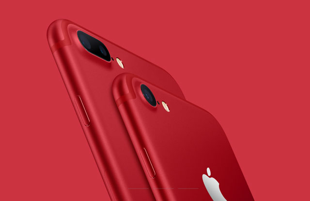 통상 가을에 신제품을 선보인 애플은 지난 25일 레드 색상의 아이폰7 스페셜 에디션을 기습 출시하며 상반기 경쟁에 뛰어들었다. /애플 홈페이지 갈무리