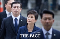 [TF포토] 구속 심문 앞둔 박근혜 전 대통령, '무슨 생각 할까?'