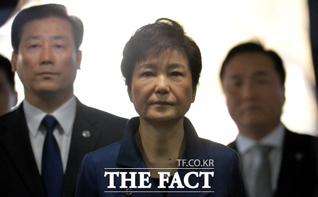 박근혜 전 대통령은 30일 오전 10시 30분부터 서울중앙지법에서 강부영 판사 심리로 영장실질심사를 받았다. / 사진공동취재단