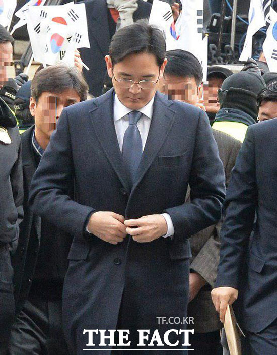 지난달 31일 오후 2시 뇌물공여 혐의 등으로 기소된 이재용 삼성전자 부회장에 대한 3차 공판준비기일이 서울중앙지방법원에서 진행됐다. / 더팩트DB