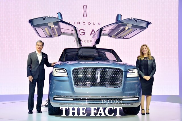 정재희 포드코리아 대표(좌)와 에이미 머렌틱 링컨아시아퍼시픽 총괄 사장(우)