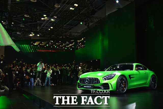 레이싱에 중점을 둔 고성능 스포츠 모델 더 뉴 메르세데스-AMG GT R