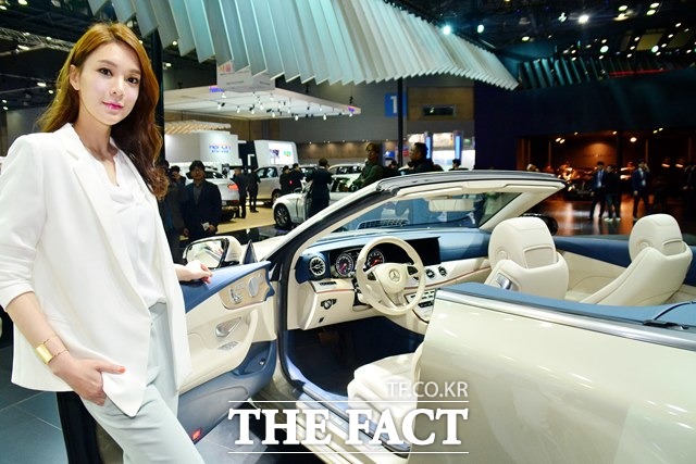 4인승 오픈 탑 모델인 ‘더 뉴 E클래스 카브리올레’