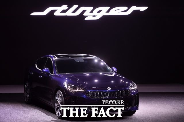 기아자동차는 다음 달 자사 최초 프리미엄 스포츠세단 스팅어를 출시, 고급차 시장 공략에 나선다는 계획이다. /더팩트 DB