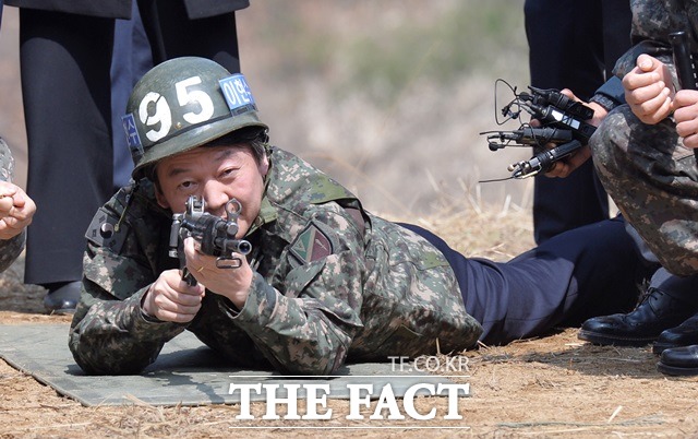 국민의당 안철수 딸 안설희 루머 유포자 고소. 국민의당이 안철수 대선후보의 딸 안설희 씨 관련 의혹을 유포한 누리꾼을 검찰에 고발했다. /더팩트DB