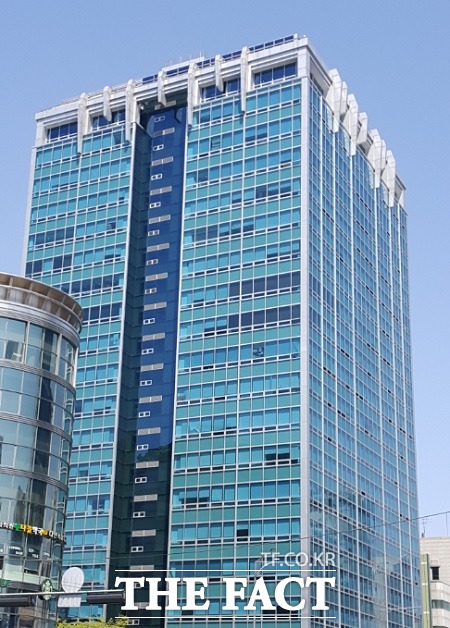 액토즈소프트와 자회사 아이덴티티 엔터테인먼트가 입주한 서울 서초구 동익성봉빌딩. 이 회사는 이 건물 3~8층을 사용하고 있다. /더팩트 DB