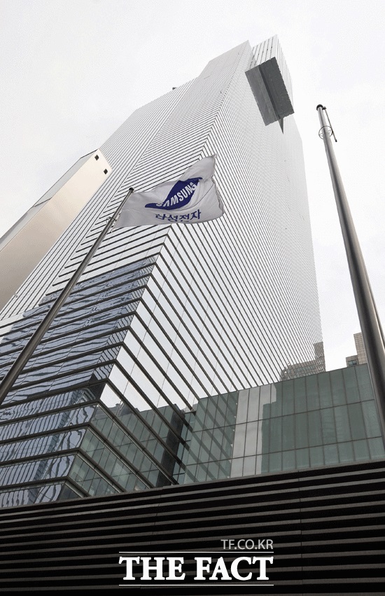 서울 서초구 서초동 삼성 서초사옥에서 14일 폭발물로 의심되는 물체가 발견됐다는 신고가 접수됐다. /더팩트 DB