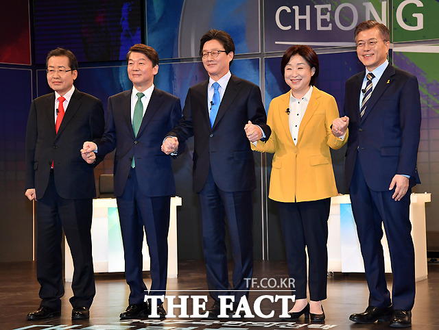 제19대 대통령선거 후보 등록 첫날인 15일 역대 가장 많은 13명의 후보자가 등록을 마쳤다. 지난 4대, 17대 대선의 최종 12명 후보수를 넘어선 기록이다. /국회사진취재단