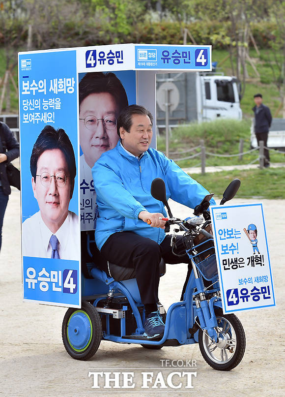 공동선대위원장을 맡은 김무성 바른정당 의원이 유세에 적극적으로 나서지 않고 있어, 당 안팎에선 유승민 사퇴론이 더욱 불거지고 있다. /이새롬 기자