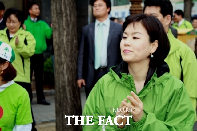 김유정 국민의당 선거대책위원회 대변인은 25일 논평에서 송민순 전 외교통상부 장관이 문재인 더불어민주당 캠프 측으로부터 협박 문자를 받았다고 주장하는 데 대해 문 후보는 이 또한 양념이라고 웃고 넘어갈 것인가라고 비난했다. /더팩트DB