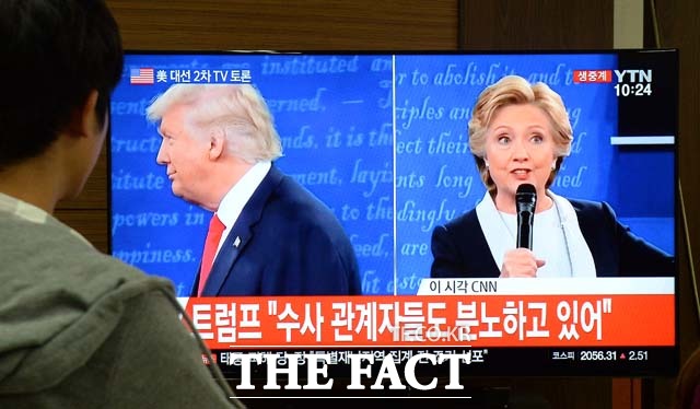 미국은 모든 TV토론은 스탠딩 방식으로 진행하고 있다. 그러나 한국과 달리 민주당과 공화당만 나와 집중적인 토론이 가능하며, 사회자가 적극적으로 개입해 토론을 올바른 방향으로 이끈다는 차이가 있다. /더팩트 DB