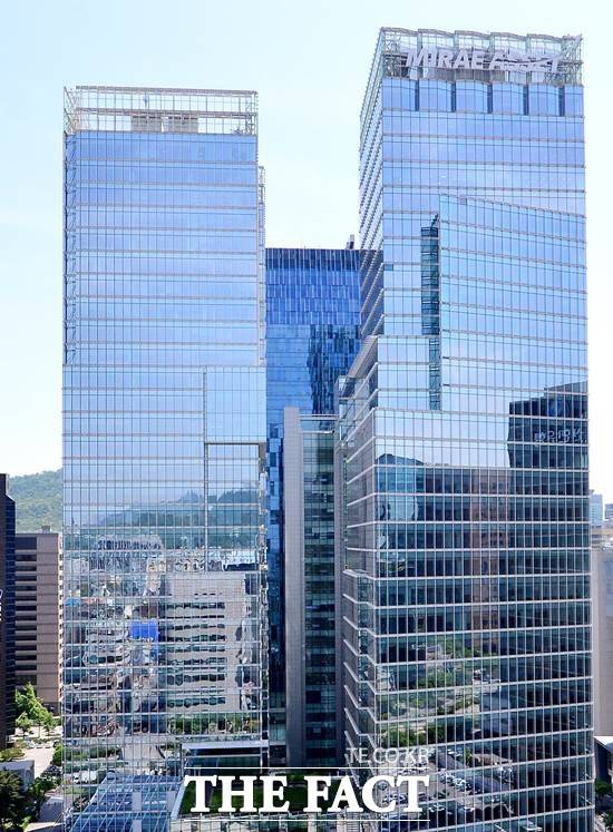 지난해 미래에셋캐피탈의 직원 평균 연봉이 2700만 원으로 업계 최저 수준으로 나타났다. /더팩트 DB