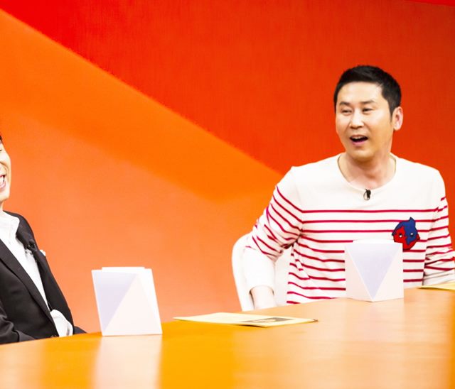 방송인 신동엽(오른쪽)이 과거 짝사랑을 뺏은 가수를 폭로했다. /SBS 제공