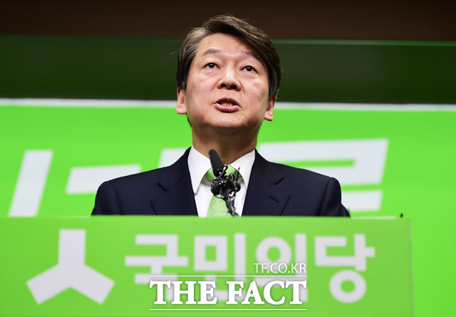 안철수 국민의당 대선후보가 28일 오전 서울 여의도 당사 브리핑룸에서 국민대통합과 협치에 관한 구상을 발표하고 김종인 전 더불어민주당 비상대책위원회 대표의 합류 여부를 밝혔다. /여의도=배정한 기자