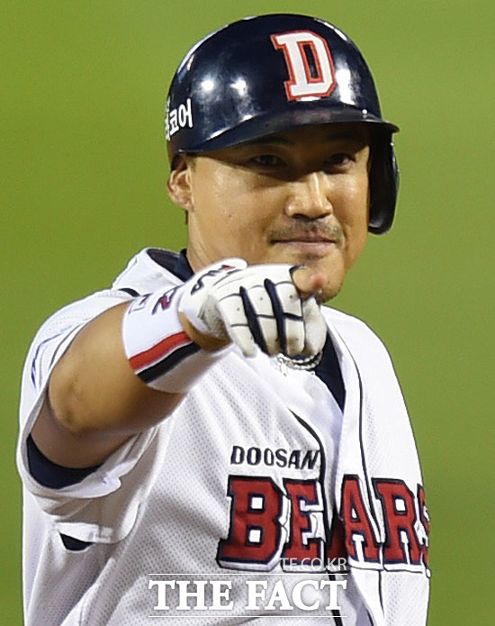 홍성흔이 30일 18년 프로야구 선수 생활을 마감하는 은퇴식을 열었다. /더팩트 DB