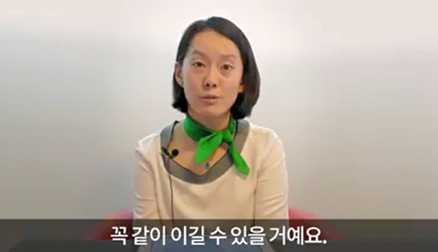 안설희 씨가 1일 SNS에서 올린 공개동영상에서 아버지인 안철수 국민의당 대선후보에게 아버지 어머니 사랑한다. 꼭 같이 이길 수 있을 거다. 파이팅이라고 말하고 있다. /안철수 페이스북 동영상 갈무리