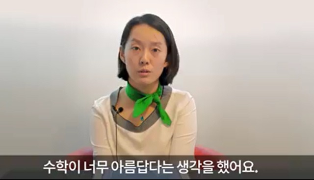 안철수 국민의당 대선후보의 딸 안설희 씨는 안 후보에 대해 지금의 대한민국에 가장 필요한 건 도덕성을 갖춘 지도자, 뒷모습까지도 아름다운 지도자, 공정할 세상을 만든 지도자고 안설희의 아버지 안철수가 그런 사람이라고 강조했다. /안철수 페이스북 동영상 갈무리