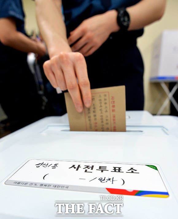 제19대 대통령선거 사전투표율이 역대 최고인 26.06%, 1100만 명이 투표한 것으로 나타났다. /이덕인 기자