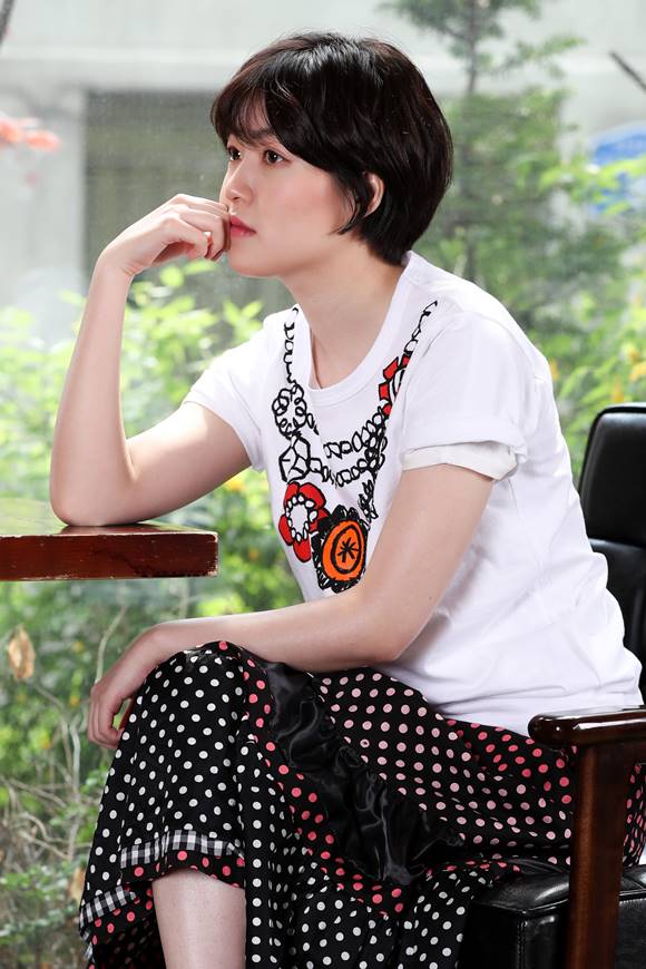 정치? 막연하게 관심은 있었죠. 영화 특별시민에서 광고전문가 박경을 연기한 심은경이 선거에 대한 자신의 생각을 피력했다. 그는 선거는 우리의 권리라고 말했다. /쇼박스 제공