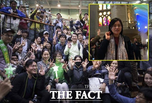 걸어서 국민속으로 도보 유세에 나선 안철수 국민의당 대선후보가 7일 오후 서울역을 찾아 시민들에게 지지를 호소하고 있다. /배정한 기자, 오희 예일대 교수 페이스북