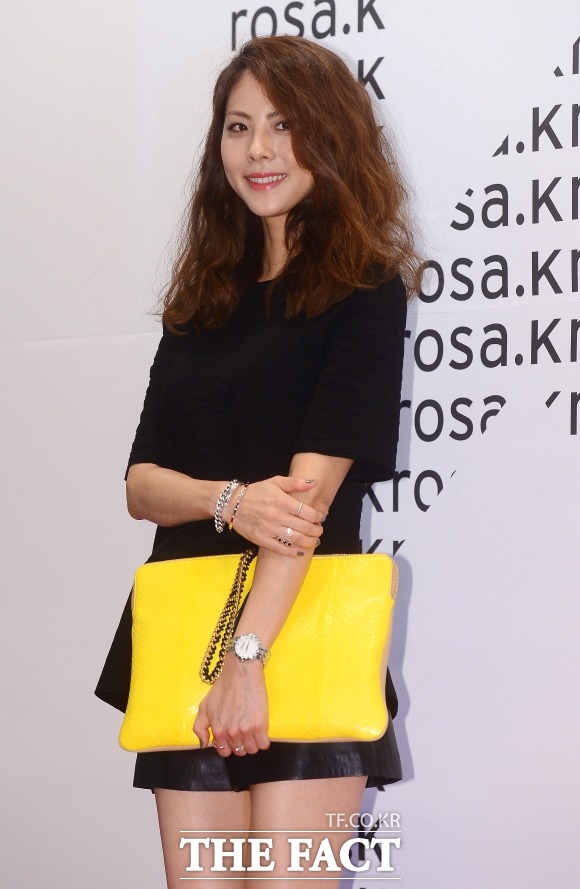 가수 박지윤이 조수용 카카오 부사장과 열애설에 대해 부인했다. 박지윤은 친분은 있지만 연인관계는 아니다고 해명했다. /더팩트 DB