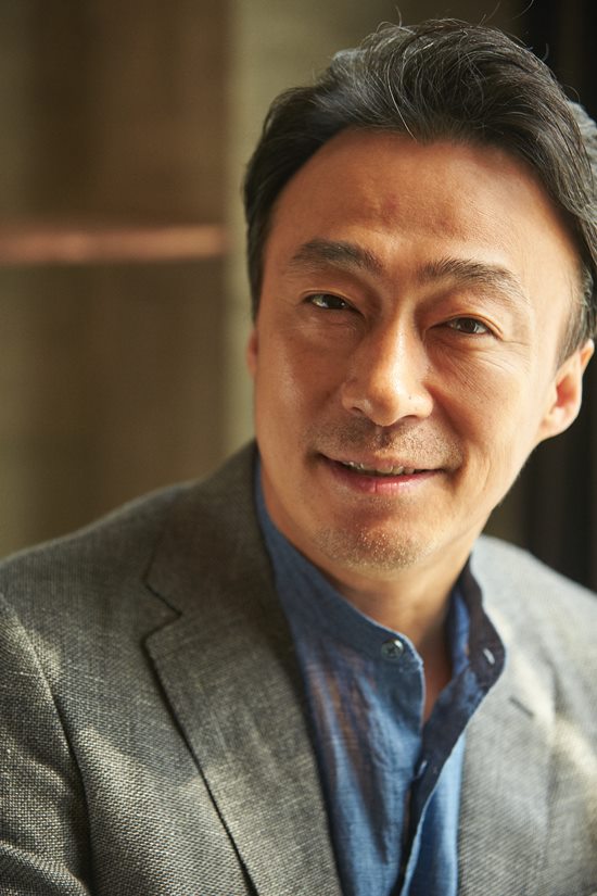 영화 보안관 주연배우 이성민. 이성민은 지난달 서울 종로구 삼청로 한 카페에서 더팩트와 인터뷰를 했다. /보안관 측 제공