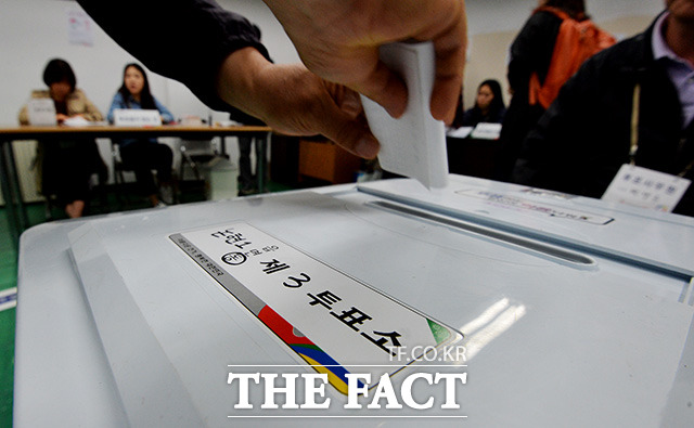 19대 대통령 선거 투표일인 9일 오전 9시 현재 투표율은 전국 평균 14.1%로 나타났다. /논현동=이덕인 기자