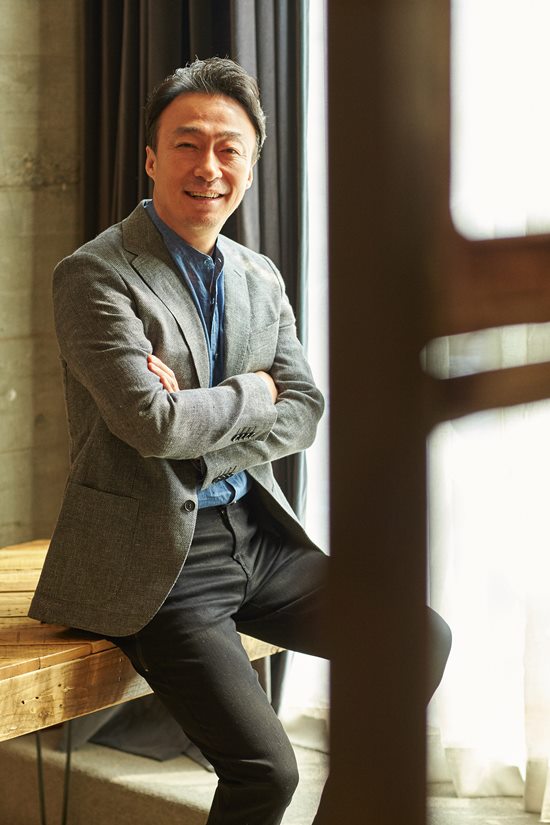 배우 이성민은 더팩트와 인터뷰에서 영화 보안관에 함께 출연한 배우들에 대한 남다른 애정을 드러내 눈길을 끌었다. /보안관 측 제공