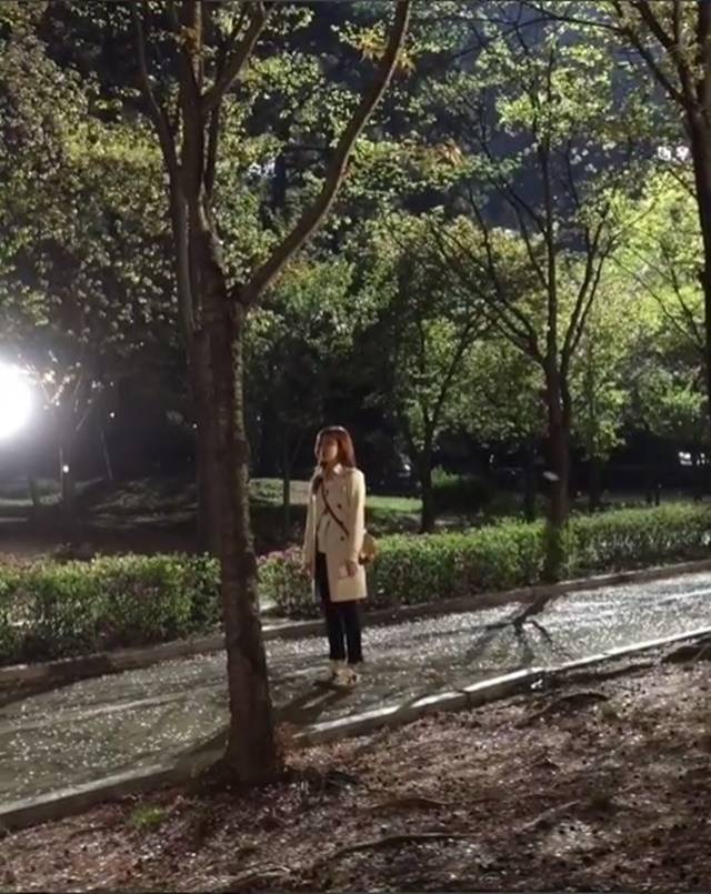 수상한 파트너 남지현 벚꽃 흩날리는 거리에서 촬영했어요 6일 남지현이 인스타그램에 촬영현장 영상을 공개했다./남지현 인스타그램 캡처
