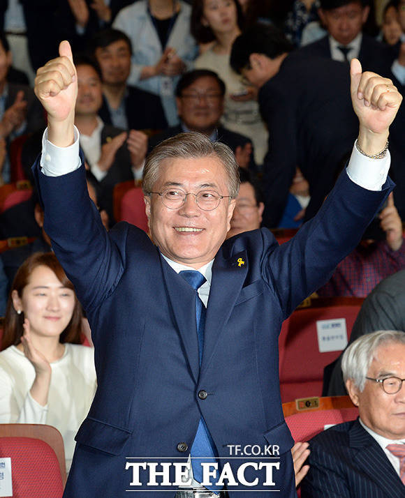 문재인 대통령은 10일 낮 12시 대통령 취임식을 갖고 오후 2시 30분 첫 기자회견을 열 예정이다. /임영무 기자