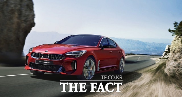 기아자동차가 11일 전국 영업점에서 자사 최초 스포츠 세단 스팅어의 사전계약을 접수한다고 밝혔다. /기아자동차 제공