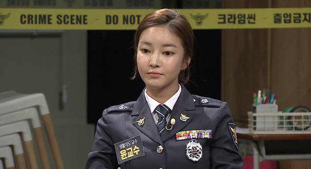 원조 뇌섹녀 NS윤지가 JTBC 크라임씬 시즌3 3회에서 경찰학교 교수로 변신한다. /JTBC 제공