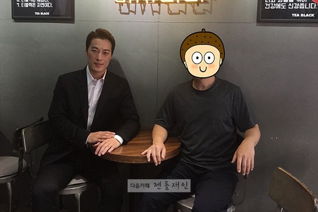 최영재 경호원, 지지자들도 팬됐다. 문재인 대통령 지지자 카페에서 최영재 경호원을 만난 사진이 올라올 정도다. /다음 카페 젠틀제인 캡처