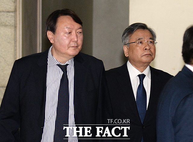 윤석열 신임 서울중앙지검장은 지난 2013년 국가정보원 대선개입 의혹 사건을 수사하면서 상부의 외압을 폭로해 불이익을 받은 바 있다. /임세준 기자