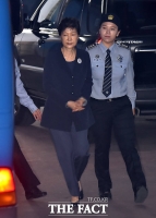 [TF포토] 첫 재판 마친 박근혜 전 대통령