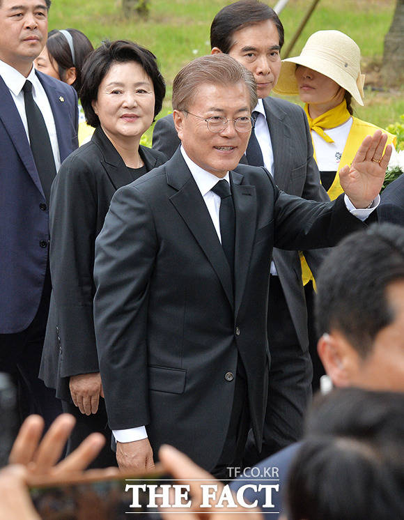 국민의당 측은 문재인 대통령 지지자들의 문자폭탄과 관련 과거 어느 정권에서도 어떤 청문회에서도 이런 만행은 없었다고 강하게 비판했다. /이덕인 기자